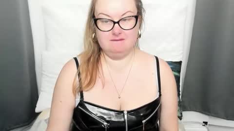 Bonnie online show from November 2, 7:11 am