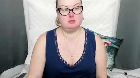 Bonnie online show from November 27, 8:05 am