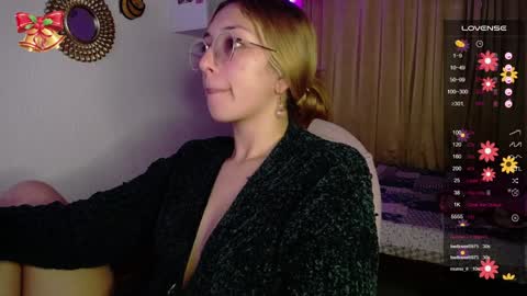 Snapshot of bonny_clyde_xx_ chatting on December 14, 12:01 pm Soffy Brooks Independent model online show from December 14, 12:01 pm