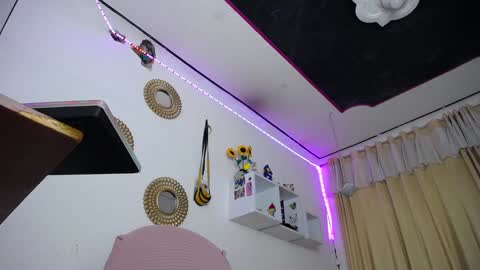 Snapshot of bonny_clyde_xx_ chatting on January 20, 8:19 am Soffy Brooks Independent model online show from January 20, 8:19 am