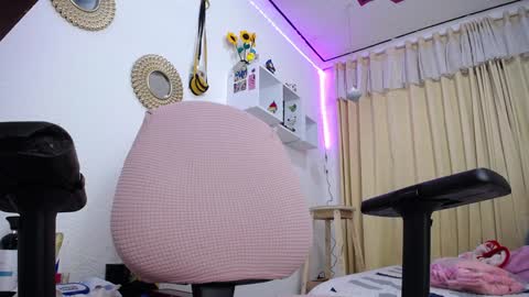 Snapshot of bonny_clyde_xx_ chatting on February 1, 11:43 am Soffy Brooks Independent model online show from February 1, 11:43 am