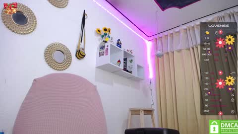 Snapshot of bonny_clyde_xx_ chatting on February 4, 8:28 pm Soffy Brooks Independent model online show from February 4, 8:28 pm