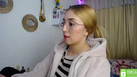 Snapshot of bonny_clyde_xx_ chatting on February 13, 6:09 am Soffy Brooks Independent model online show from February 13, 6:09 am
