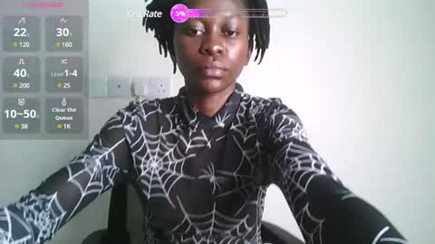 Snapshot of booty_queen001 chatting on December 8, 4:35 am Heather online show from December 8, 4:35 am