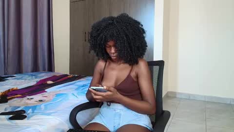 Snapshot of booty_queen001 chatting on March 3, 8:05 am Heather online show from March 3, 8:05 am