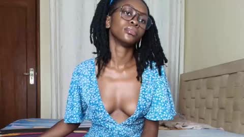 Snapshot of booty_queen001 chatting on October 23, 2:22 am Heather online show from October 23, 2:22 am