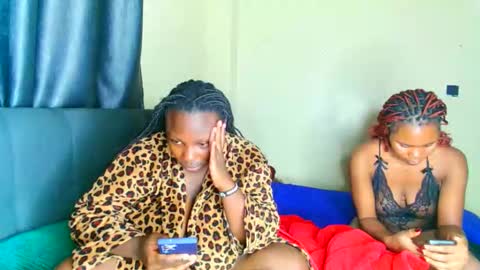 Snapshot of bootylicious_1_ chatting on October 12, 9:25 pm vee online show from October 12, 9:25 pm