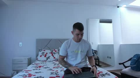 Snapshot of booyhott_ chatting on September 24, 7:28 pm booyhott_ online show from September 24, 7:28 pm