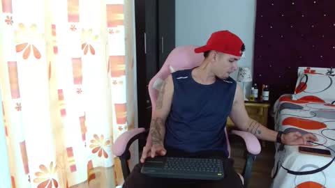 Snapshot of booyhott_ chatting on October 25, 7:52 pm booyhott_ online show from October 25, 7:52 pm