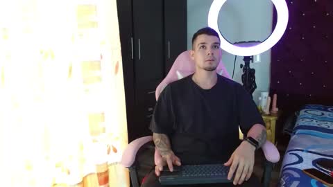 Snapshot of booyhott_ chatting on November 4, 7:02 pm booyhott_ online show from November 4, 7:02 pm