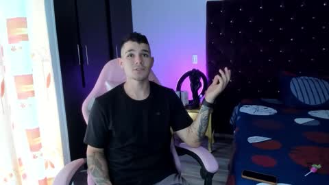 Snapshot of booyhott_ chatting on November 23, 7:02 pm booyhott_ online show from November 23, 7:02 pm