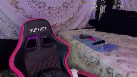 BossMom online show from October 26, 6:03 pm