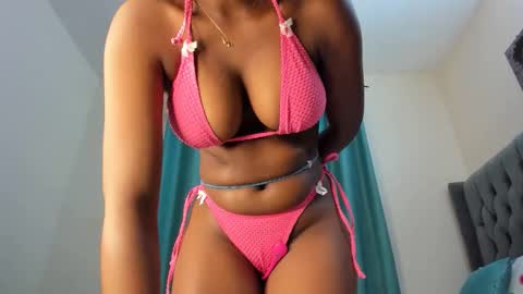 Snapshot of bouncy_booty677 chatting on October 1, 7:31 pm bouncy_booty677 online show from October 1, 7:31 pm