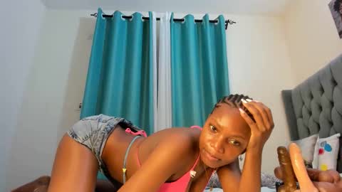 Snapshot of bouncy_booty677 chatting on October 22, 8:19 pm bouncy_booty677 online show from October 22, 8:19 pm