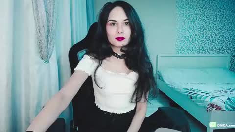 Helen  online show from December 18, 2:49 pm