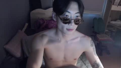 Snapshot of boxman556990 chatting on February 15, 12:04 am boxman556990 online show from February 15, 12:04 am