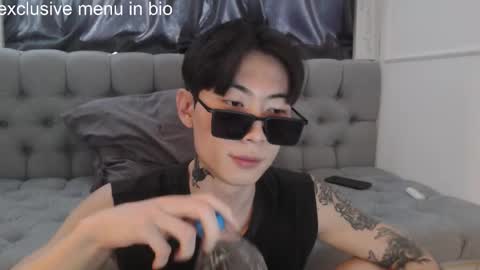 Snapshot of boxman556990 chatting on November 6, 2:23 am boxman556990 online show from November 6, 2:23 am