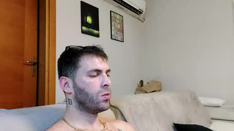 Snapshot of boy_aroundtheworld chatting on October 22, 11:26 pm Dan online show from October 22, 11:26 pm