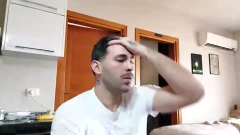 Snapshot of boy_aroundtheworld chatting on November 17, 10:21 am Dan online show from November 17, 10:21 am