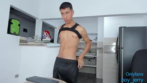 Snapshot of boy_jerry chatting on December 19, 4:23 am boy_jerry online show from December 19, 4:23 am