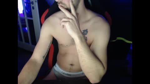 boy_t0y89 online show from December 9, 6:14 pm