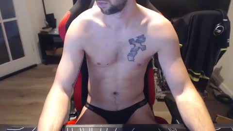 boy_t0y89 online show from October 24, 6:21 am