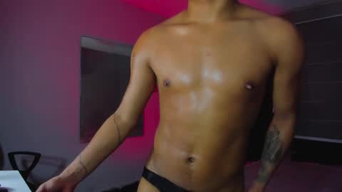 Snapshot of boylatin_777 chatting on January 15, 10:24 pm miguel online show from January 15, 10:24 pm