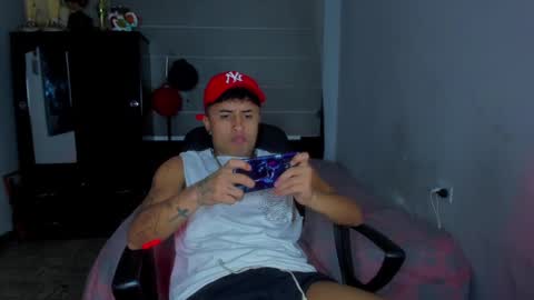 Snapshot of boylatin_777 chatting on January 22, 7:46 am miguel online show from January 22, 7:46 am