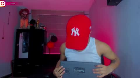 Snapshot of boylatin_777 chatting on January 29, 3:33 am miguel online show from January 29, 3:33 am