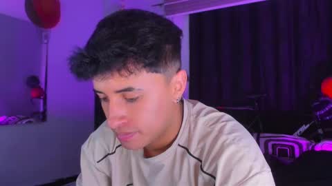 Snapshot of boylatin_777 chatting on February 28, 11:34 pm miguel online show from February 28, 11:34 pm