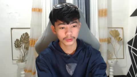 HI IM JAMES DONT FORGET GIVE ME THUMBS UP AND JOIN TO MY FANCLUB online show from December 6, 4:03 am