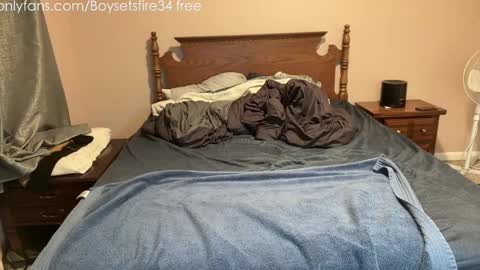 Snapshot of boysetsfire34 chatting on February 10, 11:02 pm boysetsfire34 online show from February 10, 11:02 pm