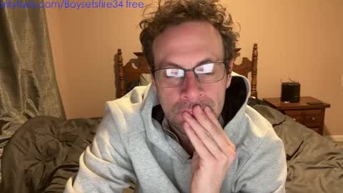 Snapshot of boysetsfire34 chatting on February 20, 8:50 am boysetsfire34 online show from February 20, 8:50 am