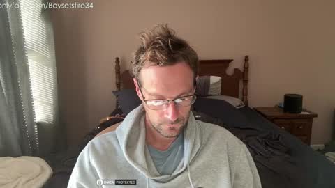 Snapshot of boysetsfire34 chatting on October 10, 3:44 pm boysetsfire34 online show from October 10, 3:44 pm