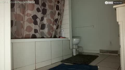 Snapshot of boysetsfire34 chatting on October 15, 4:56 am boysetsfire34 online show from October 15, 4:56 am