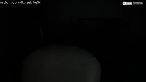 Snapshot of boysetsfire34 chatting on October 31, 9:43 am boysetsfire34 online show from October 31, 9:43 am