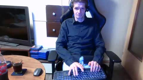 bponie1 online show from December 4, 1:47 am