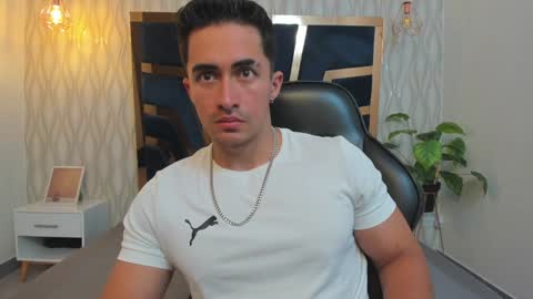 Snapshot of brad_summer chatting on January 22, 5:17 pm brad summer online show from January 22, 5:17 pm