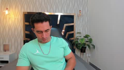 Snapshot of brad_summer chatting on January 25, 5:19 pm brad summer online show from January 25, 5:19 pm