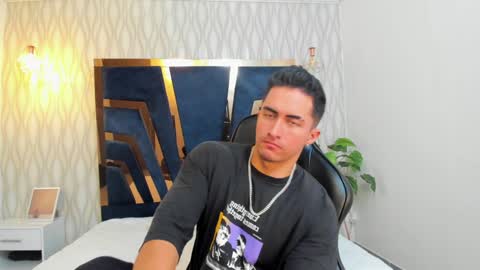 Snapshot of brad_summer chatting on February 1, 5:16 pm brad summer online show from February 1, 5:16 pm