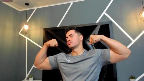 Snapshot of brad_summer chatting on February 3, 5:24 pm brad summer online show from February 3, 5:24 pm