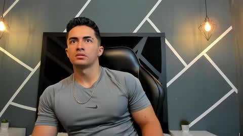 Snapshot of brad_summer chatting on February 10, 5:19 pm brad summer online show from February 10, 5:19 pm