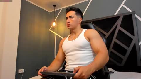 Snapshot of brad_summer chatting on February 13, 5:33 pm brad summer online show from February 13, 5:33 pm