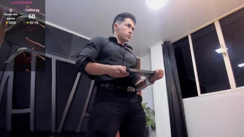 Snapshot of brad_summer chatting on February 26, 12:05 am brad summer online show from February 26, 12:05 am