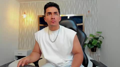 Snapshot of brad_summer chatting on March 1, 5:16 pm brad summer online show from March 1, 5:16 pm