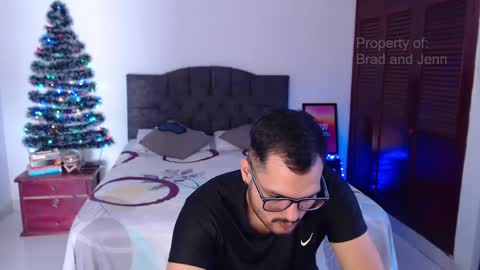 Snapshot of bradandjenn chatting on December 21, 4:03 pm Your favorite couple and the best butt on Chatur online show from December 21, 4:03 pm