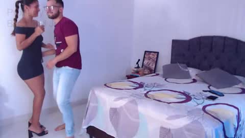 Snapshot of bradandjenn chatting on January 17, 5:51 pm Your favorite couple and the best butt on Chatur online show from January 17, 5:51 pm