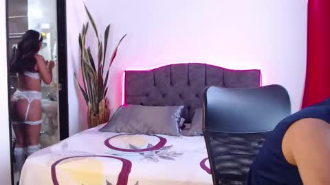 Snapshot of bradandjenn chatting on September 19, 1:56 pm Your favorite couple and the best butt on Chatur online show from September 19, 1:56 pm