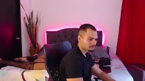 Snapshot of bradandjenn chatting on September 30, 2:55 pm Your favorite couple and the best butt on Chatur online show from September 30, 2:55 pm