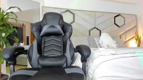 Snapshot of brandonandnat chatting on January 23, 9:18 pm Brandon and Nath online show from January 23, 9:18 pm